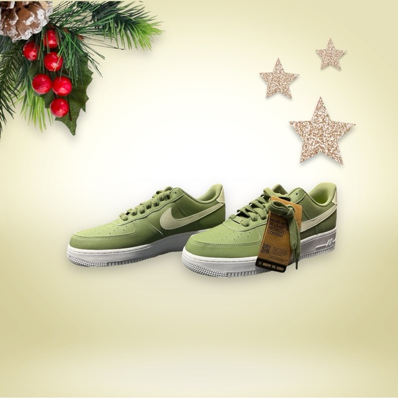 Nike Shoes - Nike women’s Air Force 1 ‘07